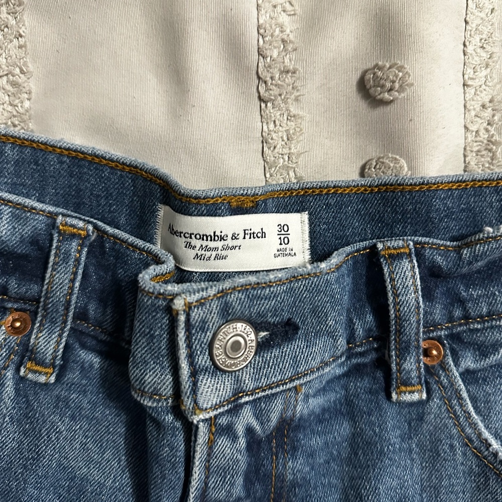 Abercrombie & Fitch High Rise Medium-Blue Shorts